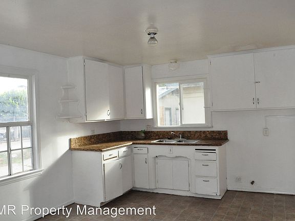 4th image of 723 W Center St