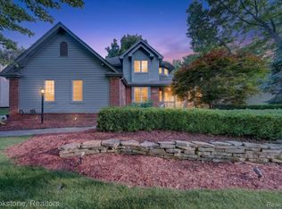 6730 Longhurst Dr, Clarkston, MI 48346