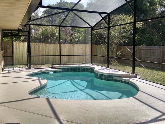 2nd image of 216 W Berkshire Cir