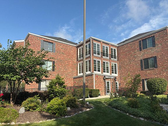 3rd image of 520 Biesterfield Rd