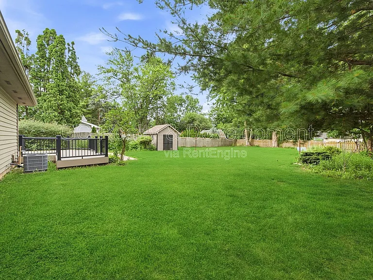 938 Canterbury Dr — Photo 24
