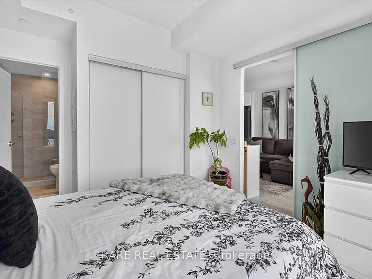 39 Mary St #1810 — Photo 25