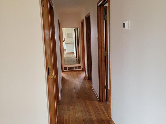4th image of 18 Swainford Dr