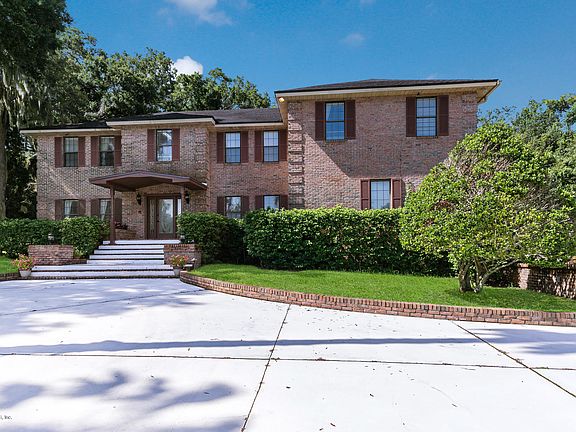 3rd image of 11718 Alexander Ct