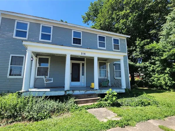 216 E 1st St, Farmington, MO 63640
