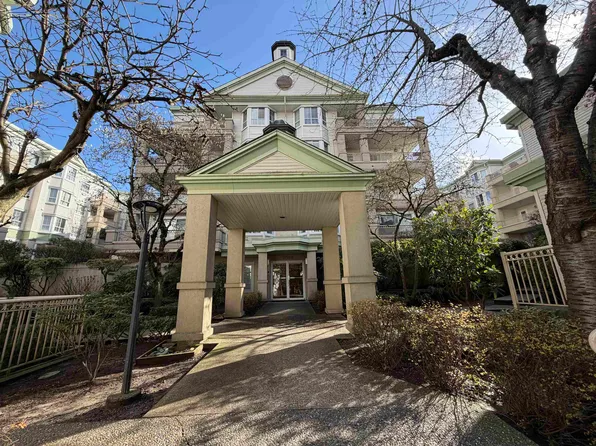 15268 105th Ave #322, Surrey, BC V3R 0W8