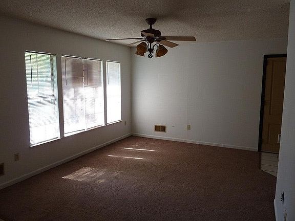 3rd image of 10819 Bennington Ave