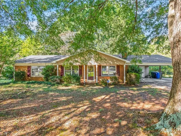 466 Pine Forest Dr, Kernersville, NC 27284