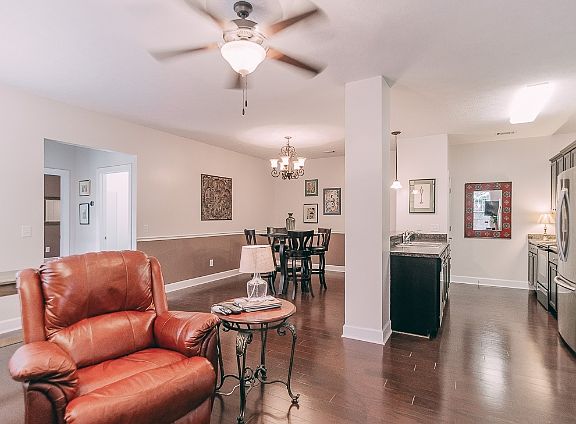 4th image of 1110 Paddock Park Cir