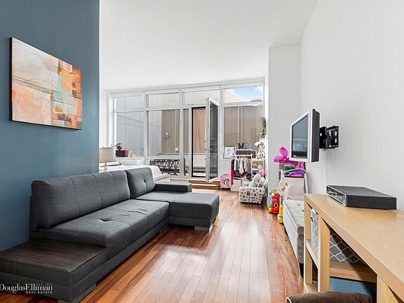 2nd image of 620 W 42nd St APT S3m