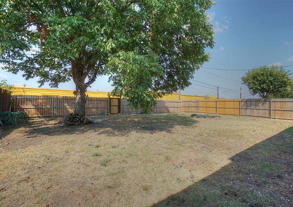 2nd image of 4413 Pineridge Dr