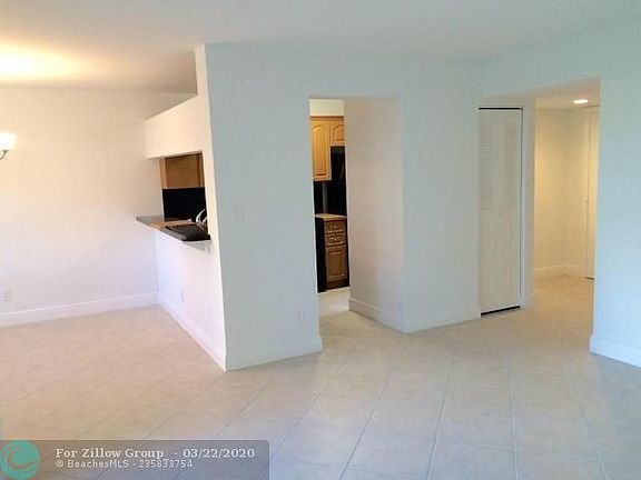 4th image of 1105 Coral Club Dr #1105