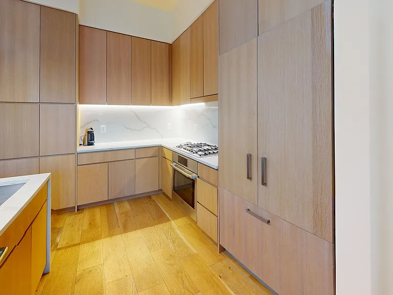 1324 E St SE #205 — Photo 4