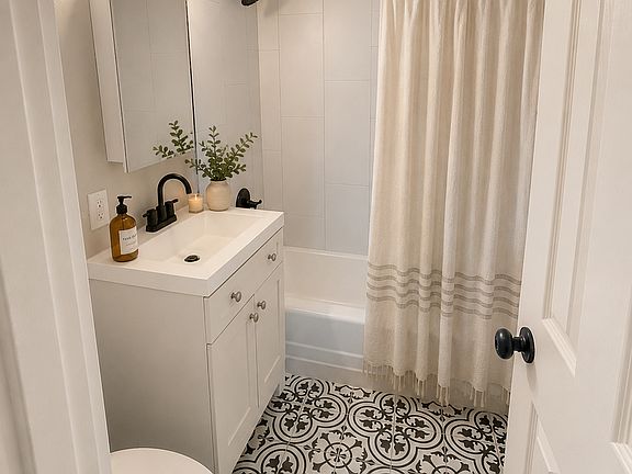 5th image of 3335-3353 Benton St #3349-6