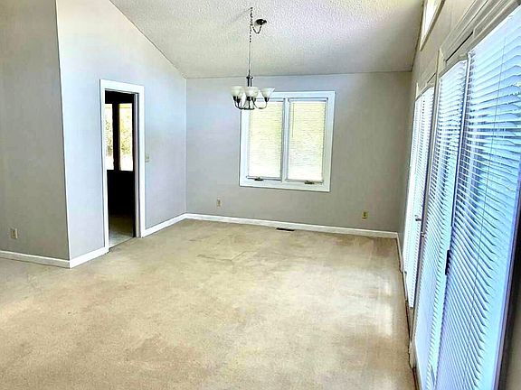 4th image of 206 Eleanor St