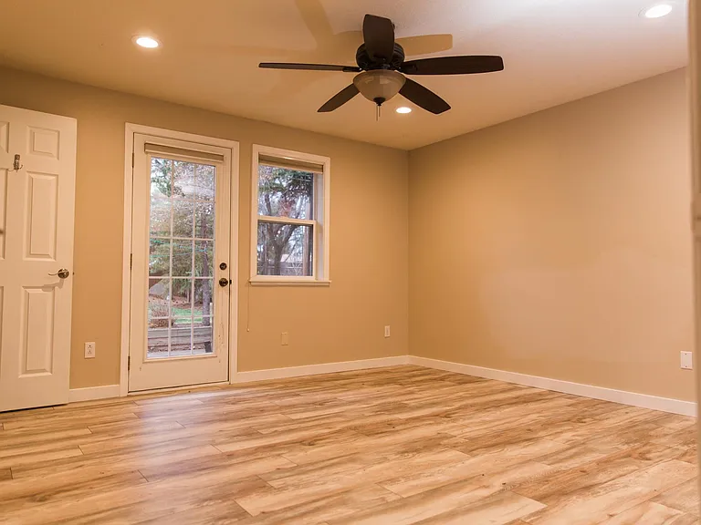 255 N Locust St — Photo 16
