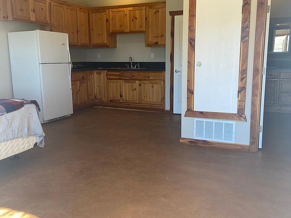 3rd image of 228 Glass Ln