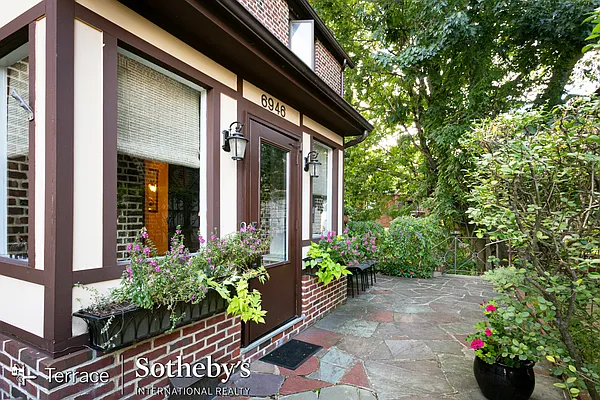 Sold by Terrace Sotheby's International Realty | media 59