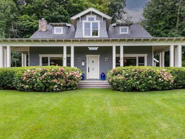 10 Sayan Dr, Harbor Springs, MI 49740