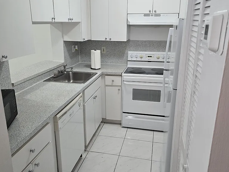 SW 122nd Ave — Photo 3