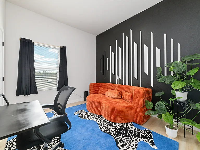 Workroom/Mediation/Makeup room.
Sofa bed can sleep up to 2 comfortably. (Queen size bed)