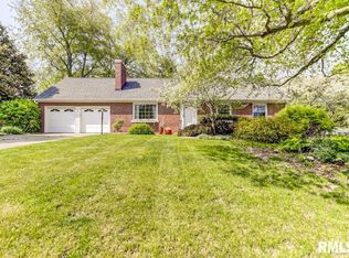 16 Circle Dr, Rochester, IL 62563