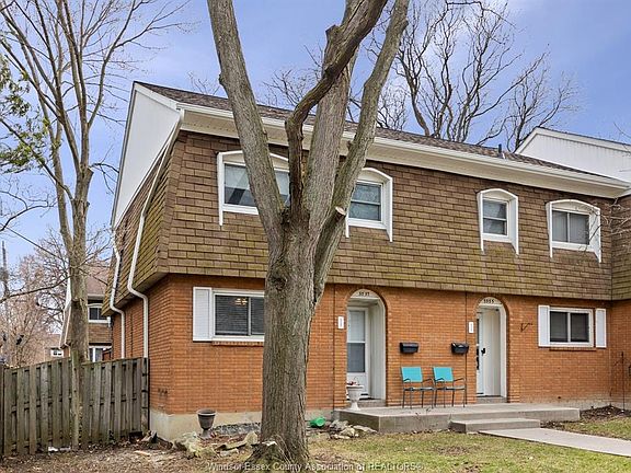 3rd image of 5557 Coronation Ave