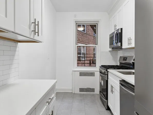 73-12 35th Ave #C22, Queens, NY 11372
