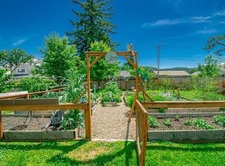 310 N Douglas St, Cottage Grove, OR 97424