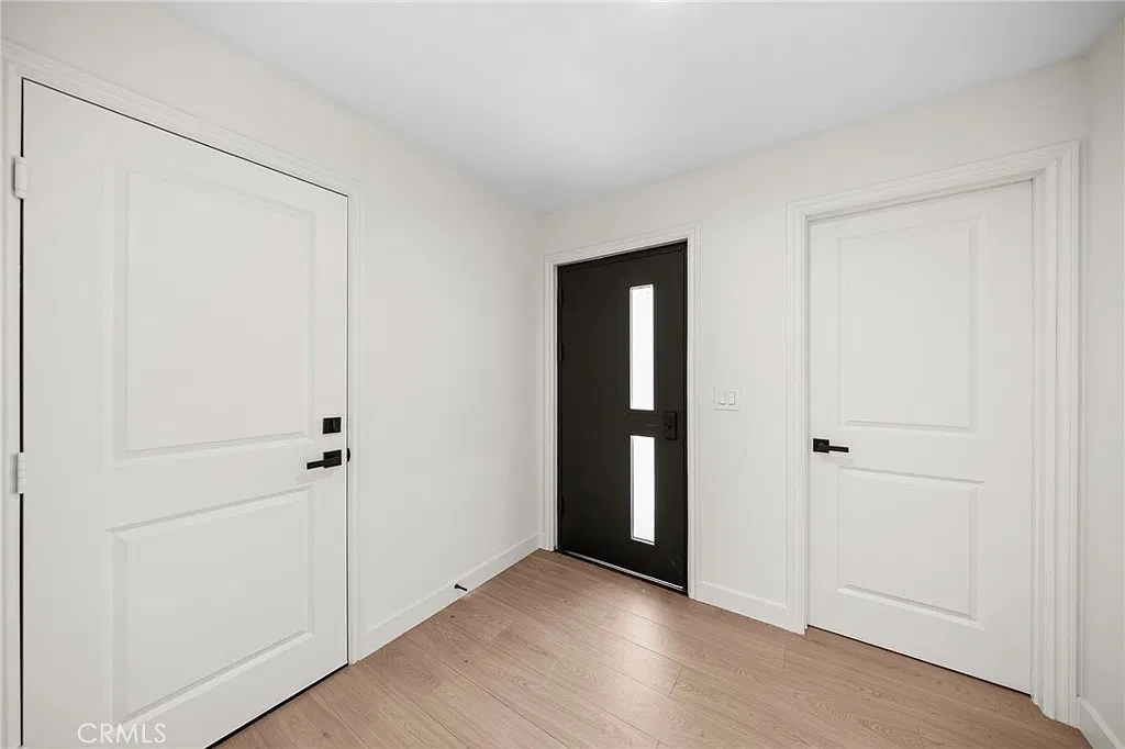 5 bed, 2100 sqft, $5,100 — Photo 4