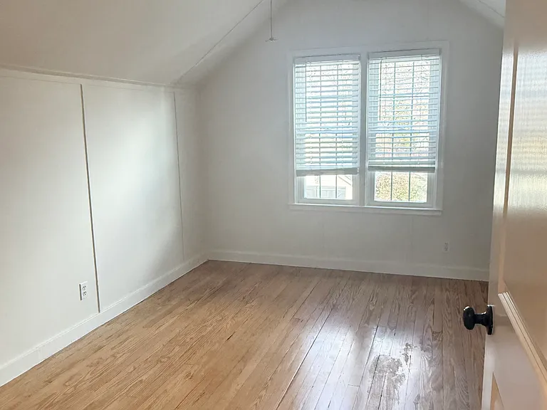 421 McCready Ave — Photo 16