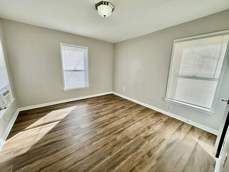 2712 Mitchell Ave — Photo 7