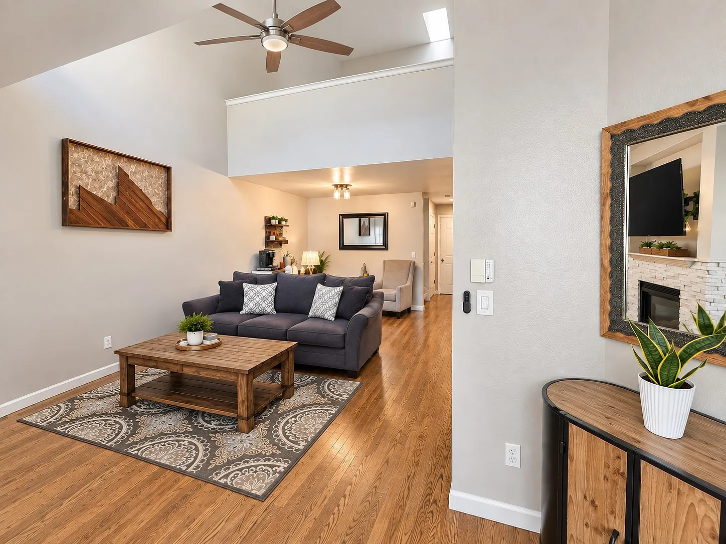 4 bed, 2356 sqft, $3,250 — Photo 3