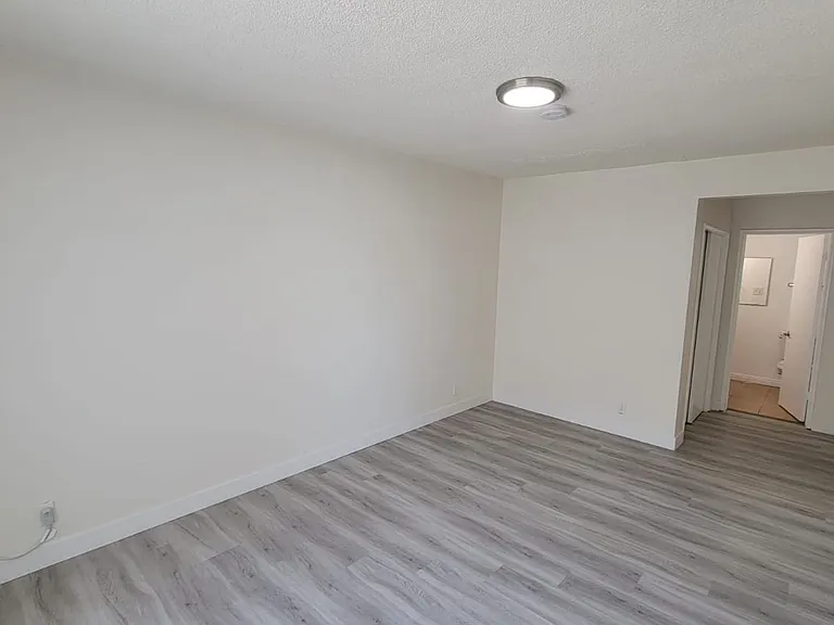 13129 OXNARD — Photo 2