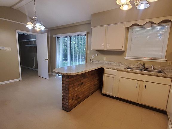 4th image of 134 James Dr
