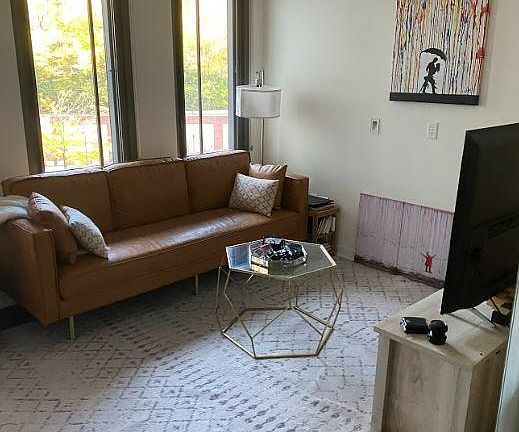5th image of 3292 Mount Vernon Ave #435