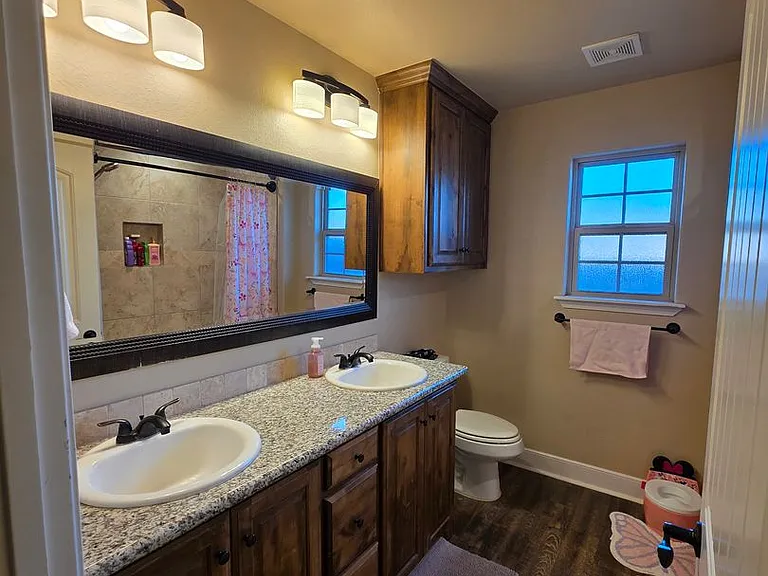 5224 Jarvis St — Photo 13