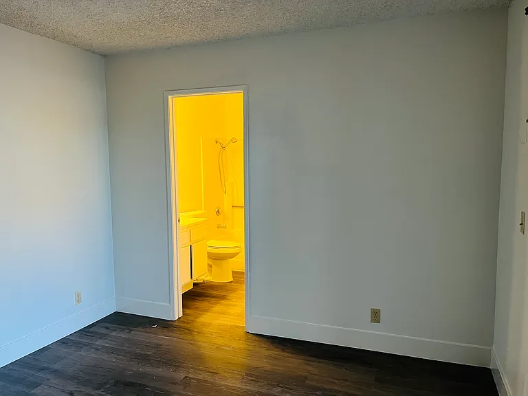 1200 S Sharon Cir #5 — Photo 11