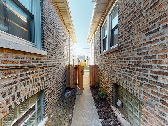 4th image of 7942 S Kenwood Ave