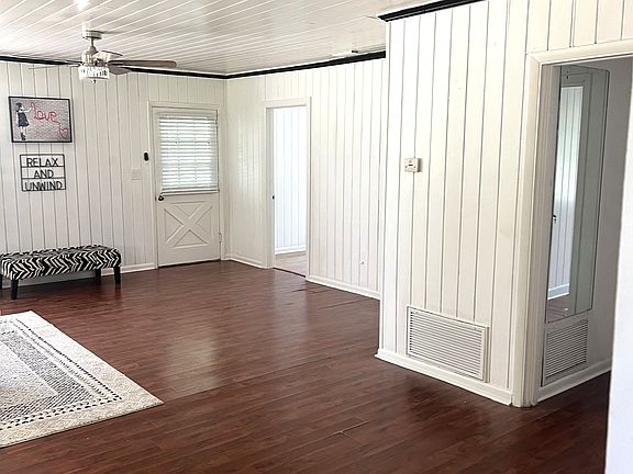 4th image of 7432 Vivian Ln