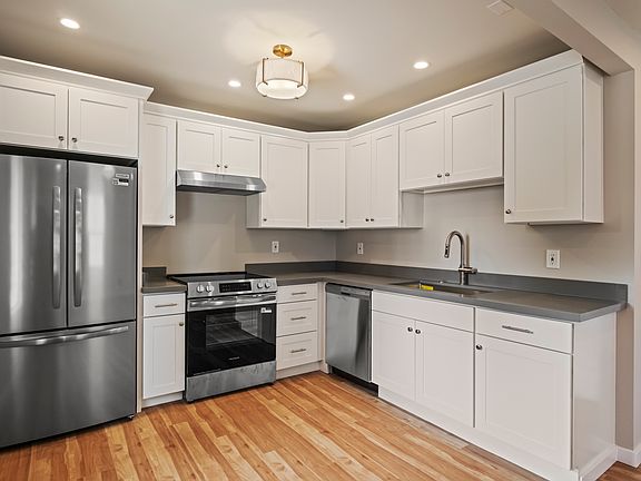 2nd image of 955 23rd Ave