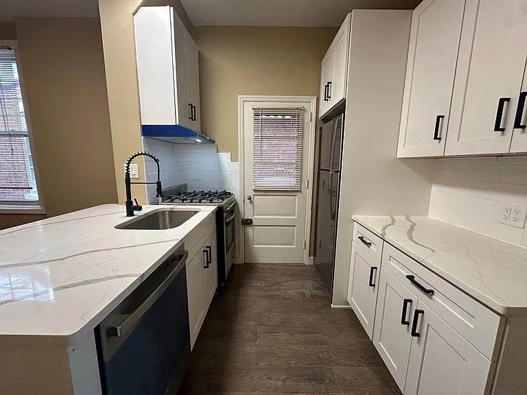 218 W 14th St — Photo 3