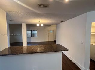 561 Racquet Club Rd APT 21, Fort Lauderdale, FL 33326