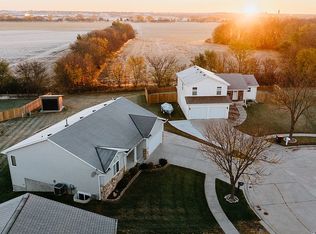 4110 W Thatcher Cir, Lincoln, NE 68528