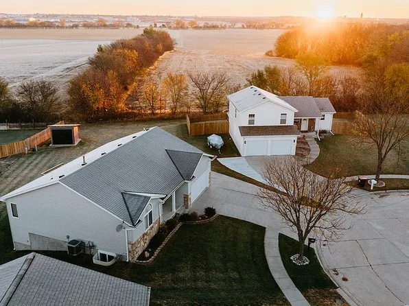 4110 W Thatcher Cir, Lincoln, NE 68528