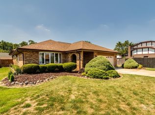 6825 Westview Dr, Oak Forest, IL 60452