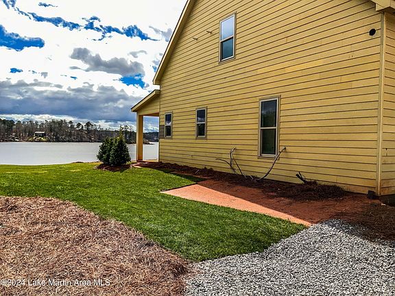 4th image of 218 Williams Rd