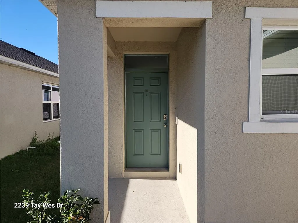 3 bed, 2.0 bath, 1505 sqft, $2,100 — Photo 2