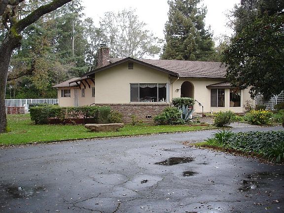 5th image of 220 Park Ln