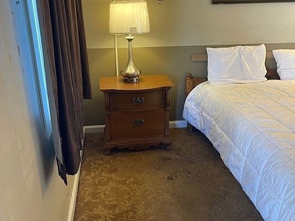 4th image of 304 Victorian Ave #2